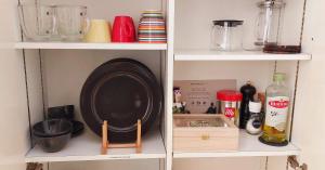a shelf with a plate and other kitchen items at Natuurhuisje Heerlijkheid Beek in Berg en Dal