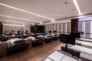 Posezení v ubytování The Anandi Hotel and SPA - Luxury Healing Hotel for Wellbeing