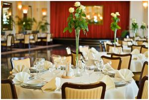Restauracja lub miejsce do jedzenia w obiekcie Hotel Iskierka Business & Spa