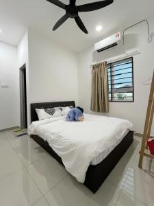 a bedroom with a bed with a ceiling fan at 53 Mountainville Semi-D Bungalow-13-18pax in Ipoh