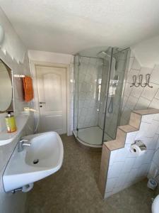 a bathroom with a sink and a shower at Gästehaus Hoamat'l in Bach