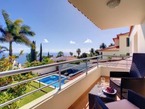 卡尼索Villa Garajau by LovelyStay的海景阳台
