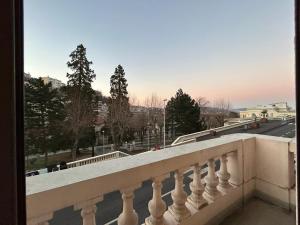 Balkón alebo terasa v ubytovaní Résidence l'Hermitage - appart face aux thermes