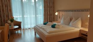 Postel nebo postele na pokoji v ubytování Gesundheits- & Wellness Resort Weissenbach + 20 fotografií