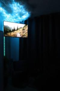 Telewizja i/lub zestaw kina domowego w obiekcie Le Cloudy - @Kreativehome_