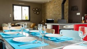 Η κουζίνα ή μικρή κουζίνα στο Gouezan - Maison familiale Presqu'île de Rhuys +4 φωτογραφίες