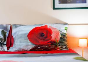 A bed or beds in a room at Villa Verdemare San Lorenzo