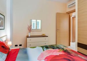 A bed or beds in a room at Villa Verdemare San Lorenzo