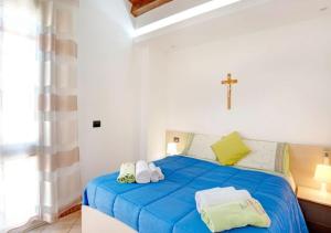A bed or beds in a room at Villa Verdemare San Lorenzo