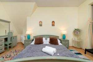 Posteľ alebo postele v izbe v ubytovaní Polana Szymoszkowa Apartment with Mountain View by Noclegi Renters