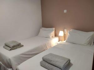 Posteľ alebo postele v izbe v ubytovaní Holiday Apartment Javea, Puerto, planta baja, 2 bedr, own garden + 20 fotografií