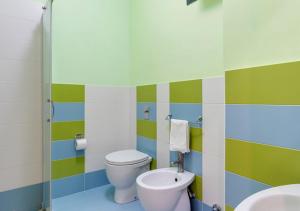 A bathroom at Villa Verdemare San Lorenzo Még 37 kép