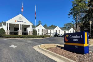 a sign in front of a building with a courthouse inn at Comfort Inn in Pinehurst