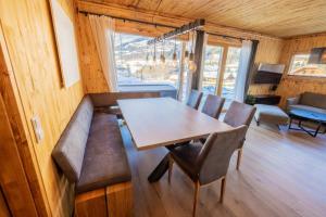 Posedenie v ubytovaní Hillside Chalet Kreischberg
