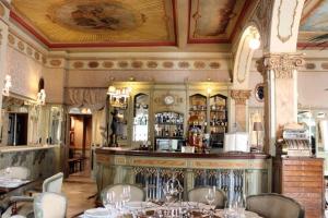 Hol lub bar w obiekcie Little Sopranis Little Apartments