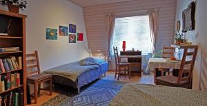 a bedroom with a bed and a table and a desk at Bed and Breakfast - Doppelzimmer in Sauerthal