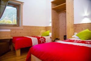 Postel nebo postele na pokoji v ubytování Alpen Chalet - Charme Mountain Hotel -