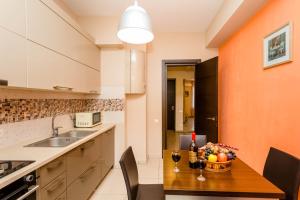 Η κουζίνα ή μικρή κουζίνα στο Harmony Apartment II