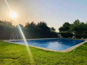Bazén v ubytovaní Casa ASIA. Relax a 5 minutos de las calas TOP. alebo v jeho blízkosti