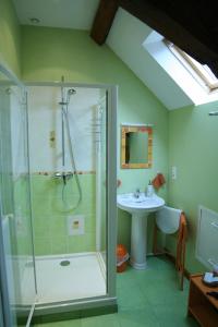 Ванная комната в Chambre d'Hôtes du Domaine de la Haute Poignandiere