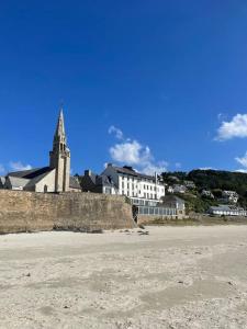 Fotografia z galérie ubytovania Maison bretonne à 2 mn à pied de la mer v destinácii Saint-Michel-en-Grève