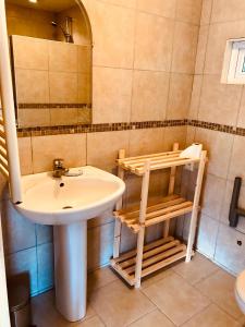 a bathroom with a sink and a mirror at Gîte de l’écuyer in Eygurande-et-Gardedeuil