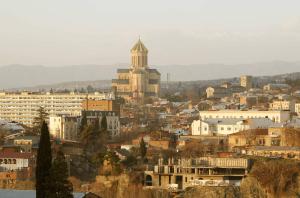 Nespecifikovaný výhled na destinaci Tbilisi nebo výhled na město při pohledu z hotelu