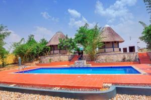 Bazén v ubytování Tilenga Safari Lodge nebo v jeho okolí