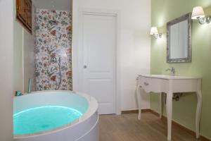 A bathroom at Residenza le Colline del Paradiso