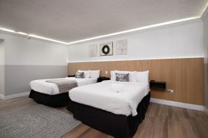 Postel nebo postele na pokoji v ubytování The Westerner - Extended Stay
