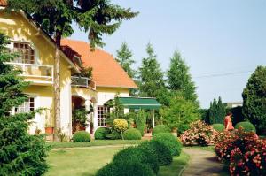 A garden outside Villa Hedi