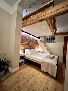 a bedroom with a bed and a brick wall at Uniikki&Upea Helmi ydinkeskustassa in Tampere