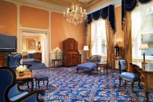 Sjónvarps- og/eða afþreyingartæki á Hotel Imperial, a Luxury Collection Hotel, Vienna