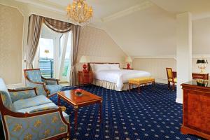Rúm í herbergi á Hotel Imperial, a Luxury Collection Hotel, Vienna
