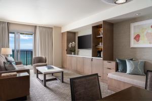 TV a/nebo společenská místnost v ubytování Sheraton Waikiki Beach Resort