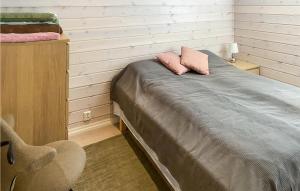 a bedroom with a bed with two pink pillows on it at Lovely Home In Rauland With Wifi in Rauland