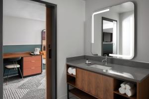 Vannituba majutusasutuses Hotel Forty Five, Macon, a Tribute Portfolio Hotel