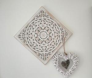a box and a heart on a white background at Hôtel Le Méditerranée in Hyères