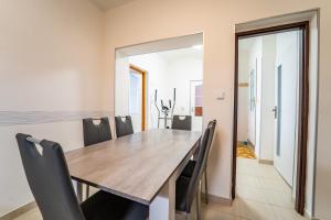 Kuchyňa alebo kuchynka v ubytovaní Lukas Apartments