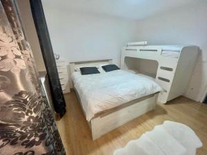 MURIC Apartman 7 tesisinde bir odada yatak veya yataklar