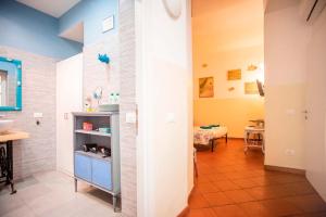 A bed or beds in a room at Trastevere Dream House Még 37 kép