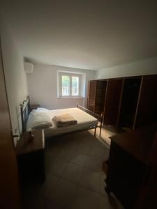 a bedroom with a bed and a window at Giraldi & Francesconi in San Vincenzo