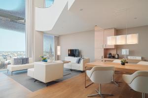 TV a/nebo společenská místnost v ubytování The Westin Hamburg Elbphilharmonie