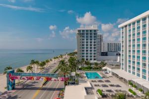 En udsigt til poolen hos The Westin Fort Lauderdale Beach Resort eller i nærheden