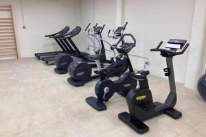 Posilňovňa alebo fitness centrum v ubytovaní Luxurious 3 bedroom apartment in Jardinana Azalea in La Cala de Mijas