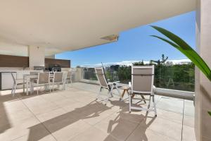 Balkón alebo terasa v ubytovaní Luxurious 3 bedroom apartment in Jardinana Azalea in La Cala de Mijas