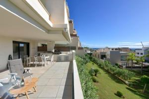 Balkón alebo terasa v ubytovaní Luxurious 3 bedroom apartment in Jardinana Azalea in La Cala de Mijas