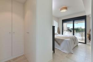 Posteľ alebo postele v izbe v ubytovaní Luxurious 3 bedroom apartment in Jardinana Azalea in La Cala de Mijas