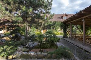 a garden in front of a house at Penzion Ve stoleti in Loděnice