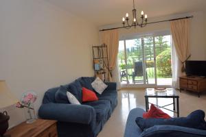 Posezení v ubytování Beautiful Apt with Golf & Lake Views Mijas Golf